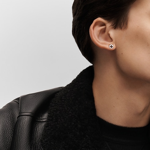Categories All Fine Jewelry Empreinte Ear Studs, White Gold | Louis Vuitton ® (Product zoom)