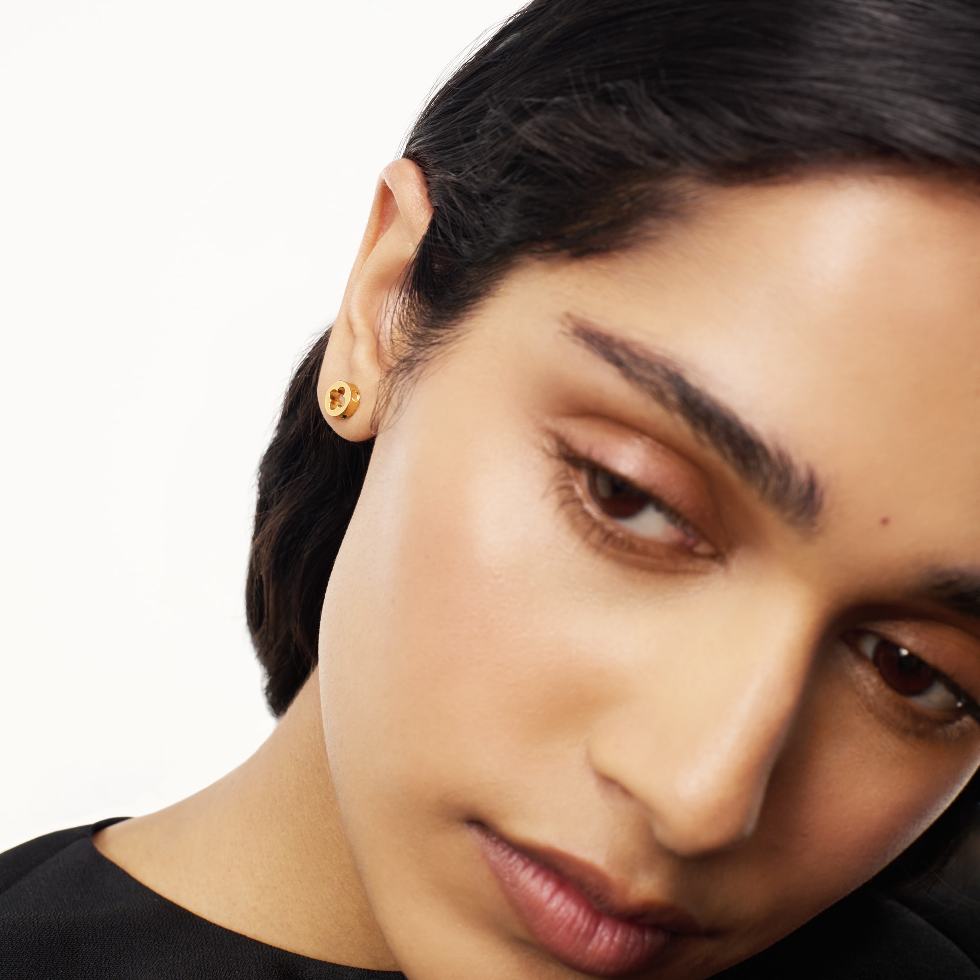  Categories All Fine Jewelry Empreinte Ear Studs, Yellow Gold | Louis Vuitton ® (Product zoom)