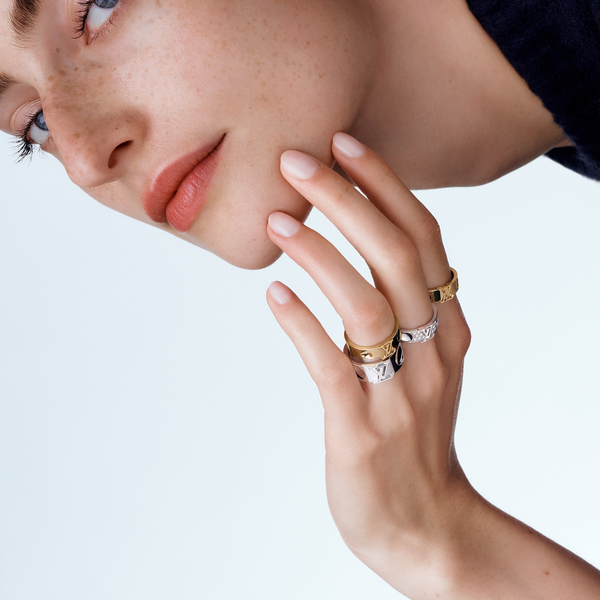  Categories All Fine Jewelry Empreinte Large Ring, White Gold | Louis Vuitton ® (Product zoom)