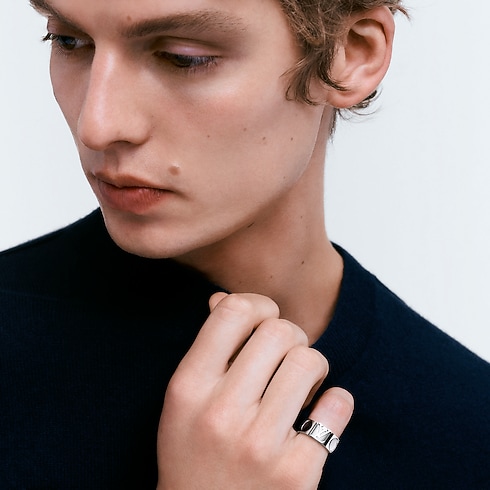 Categories All Fine Jewelry Empreinte Large Ring, White Gold | Louis Vuitton ® (Product zoom)