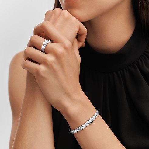 Categories All Fine Jewelry Empreinte Medium Bangle, White Gold and Diamonds | Louis Vuitton ® (Product zoom)