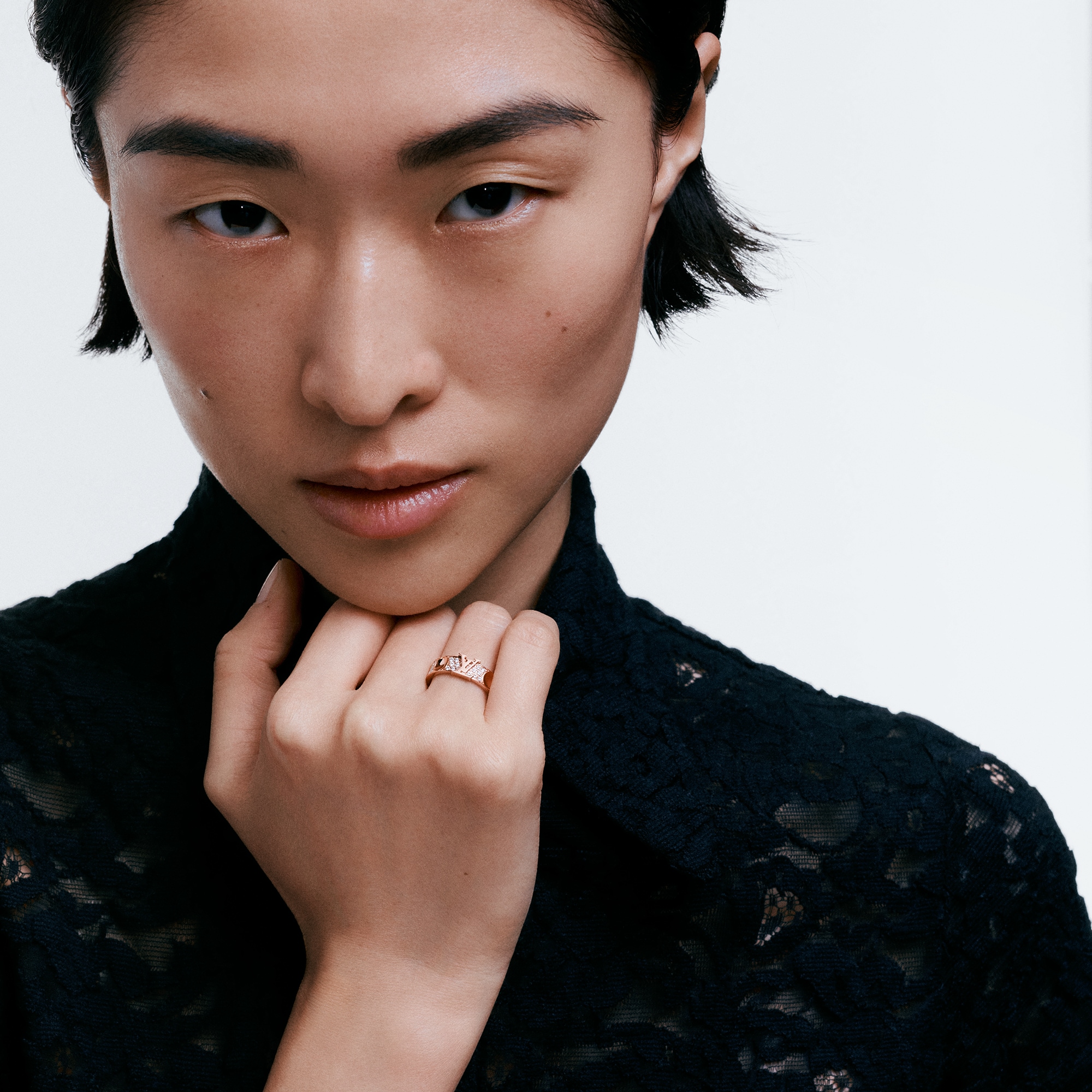  Categories Rings Empreinte Medium Ring, Pink Gold and Diamonds | Louis Vuitton ® (Product zoom)