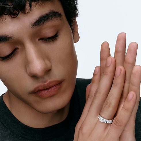 Categories Rings Empreinte Medium Ring, White Gold and Diamonds | Louis Vuitton ® (Product zoom)