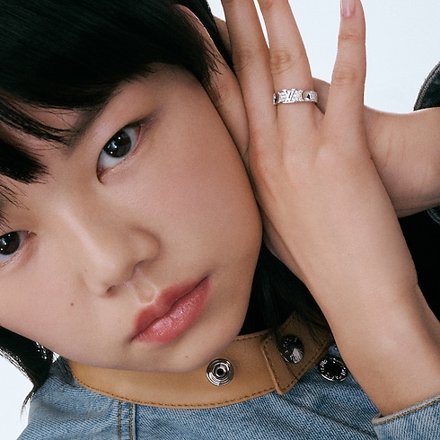 Categories Rings Empreinte Medium Ring, White Gold and Diamonds | Louis Vuitton ® (Product zoom)