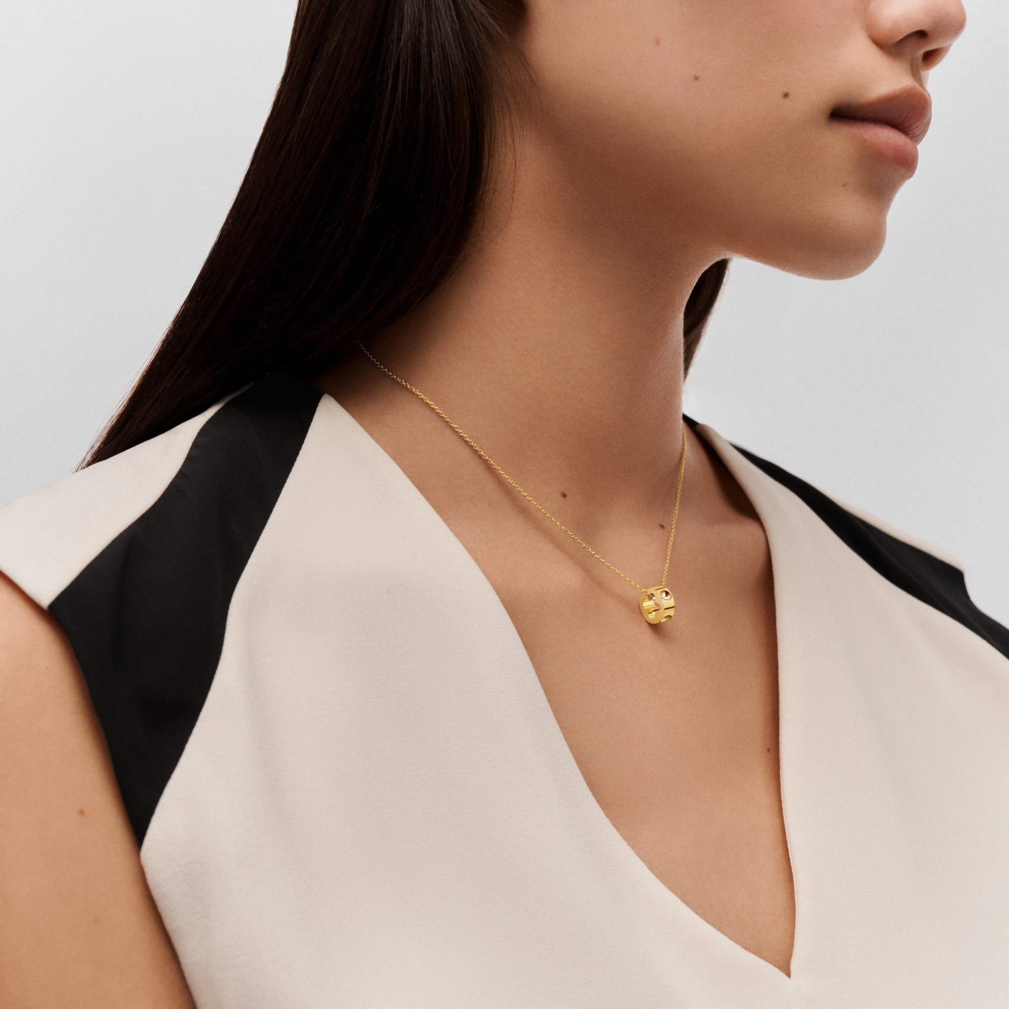  Categories Necklaces and Pendants  Empreinte Pendant, Yellow Gold | Louis Vuitton ® (Product zoom)