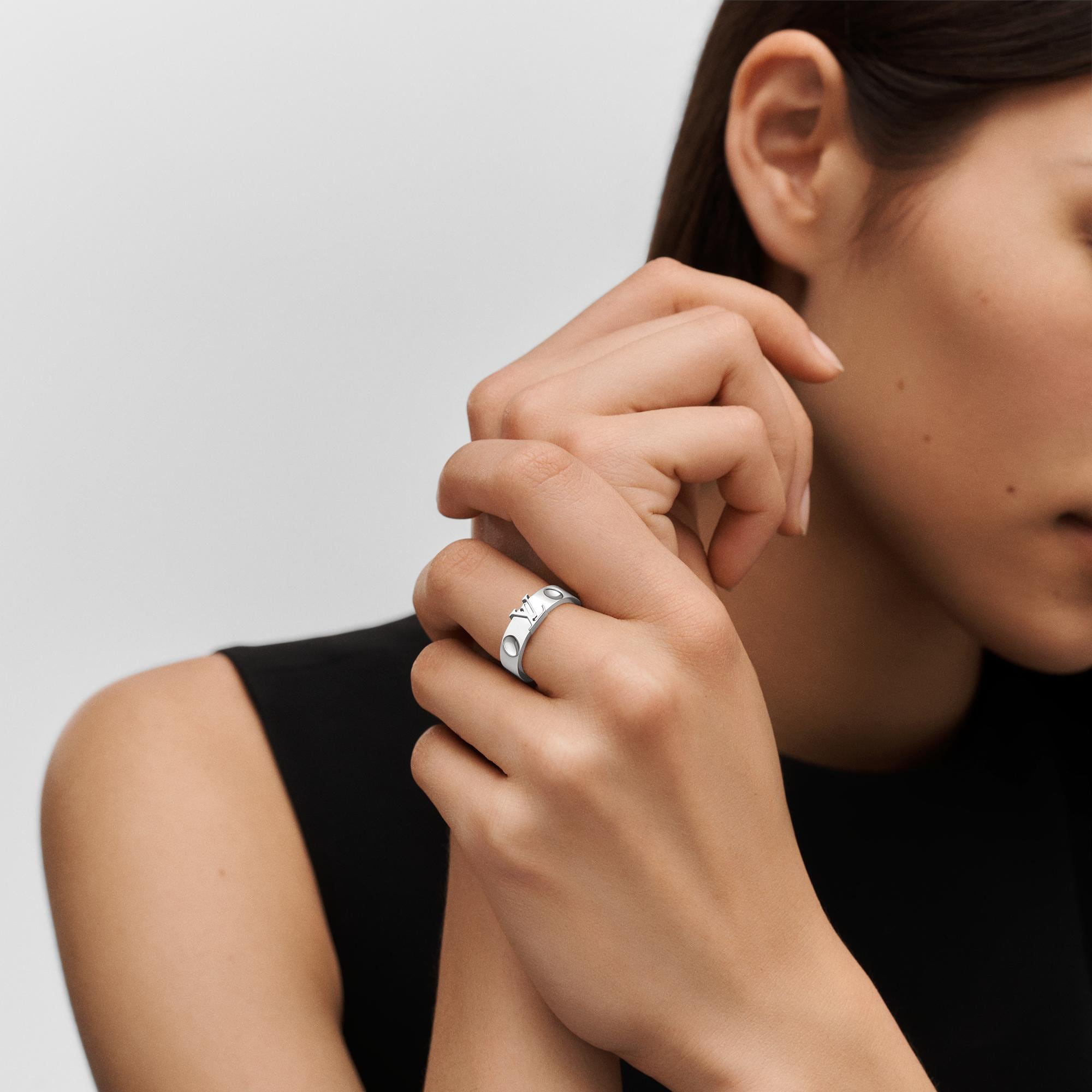  Discontinued Product Obs 12 Empreinte Ring, White Gold | Louis Vuitton ® (Product zoom)