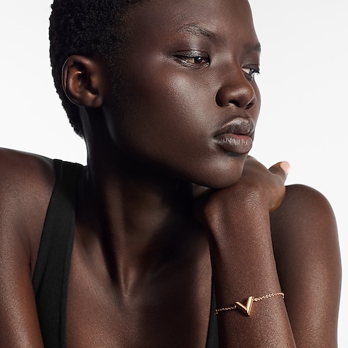 S00 Ramadan Gifts for Her } Essential V Supple Bracelet | Louis Vuitton ® (Product zoom)