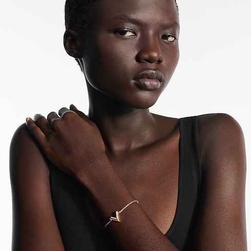 S00 Ramadan Gifts for Her } Essential V Supple Bracelet | Louis Vuitton ® (Product zoom)