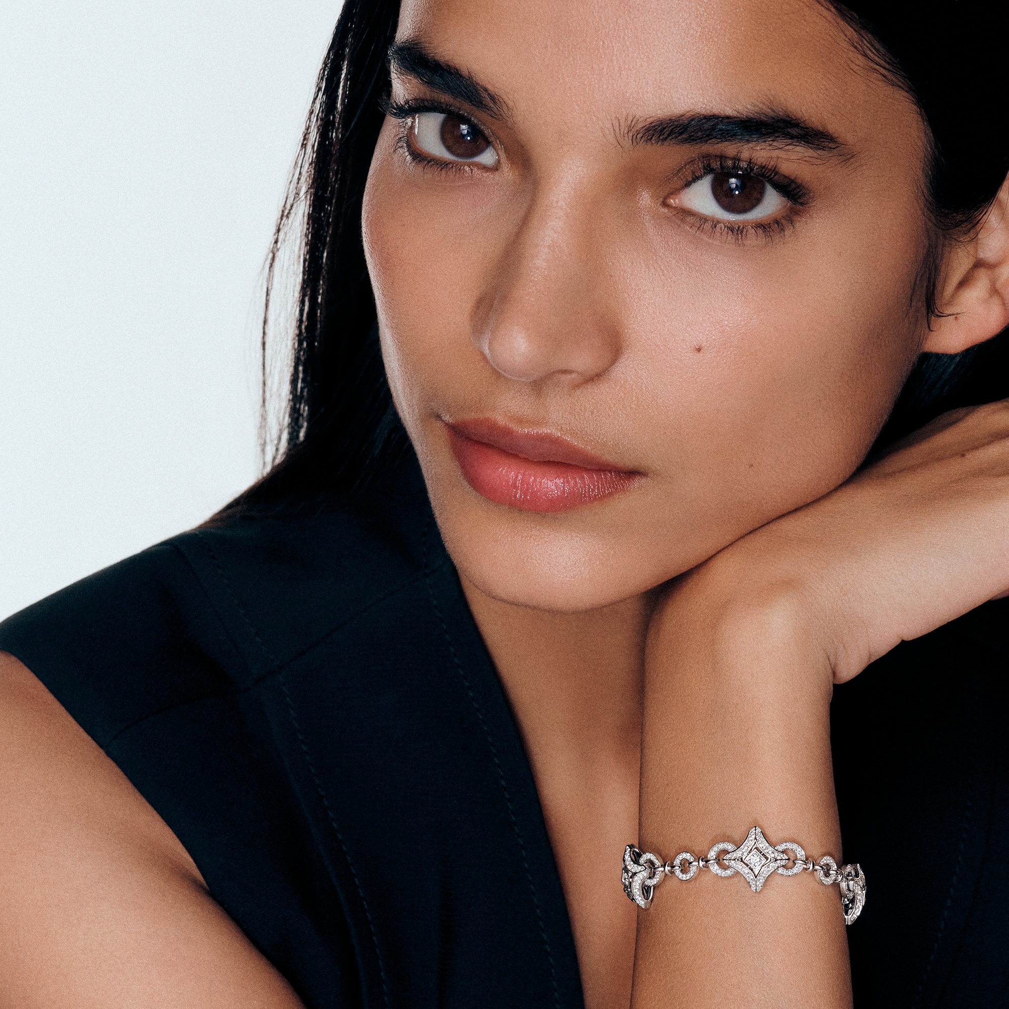  Categories Bracelets Ever Blossom Bracelet, White Gold & Diamonds | Louis Vuitton ® (Product zoom)