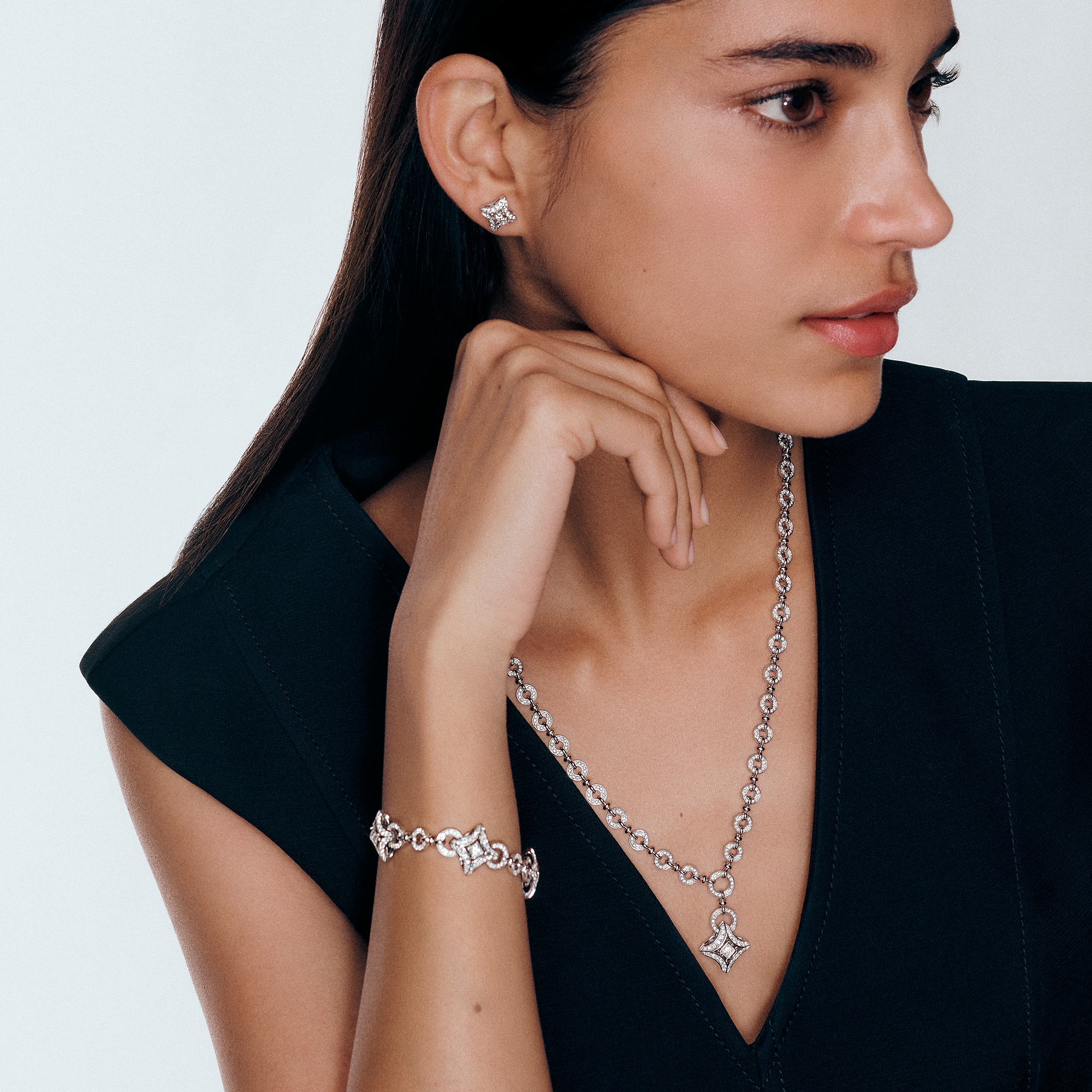 Ever Blossom Pendant, White Gold & Diamonds