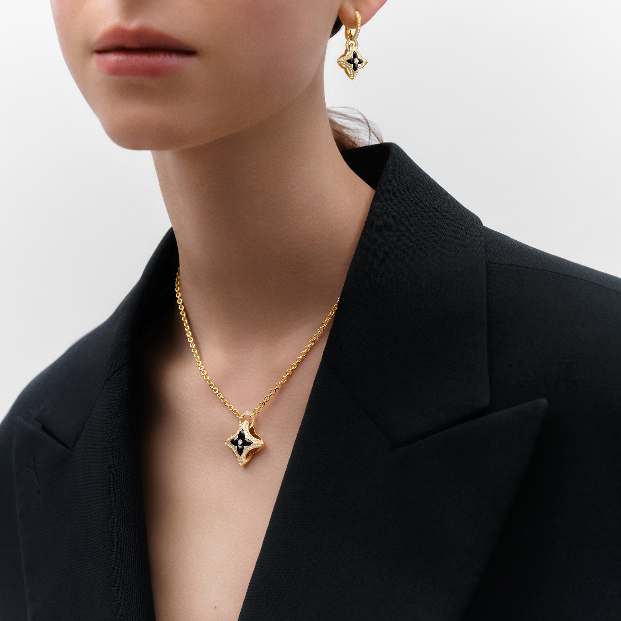  Categories Necklaces and Pendants  Ever Blossom Pendant, Yellow Gold, Onyx & Diamonds | Louis Vuitton ® (Product zoom)