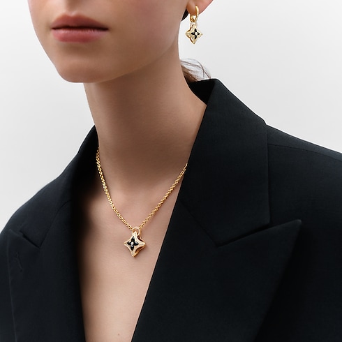 Categories Necklaces and Pendants Ever Blossom Pendant, Yellow Gold, Onyx & Diamonds | Louis Vuitton ® (Product zoom)