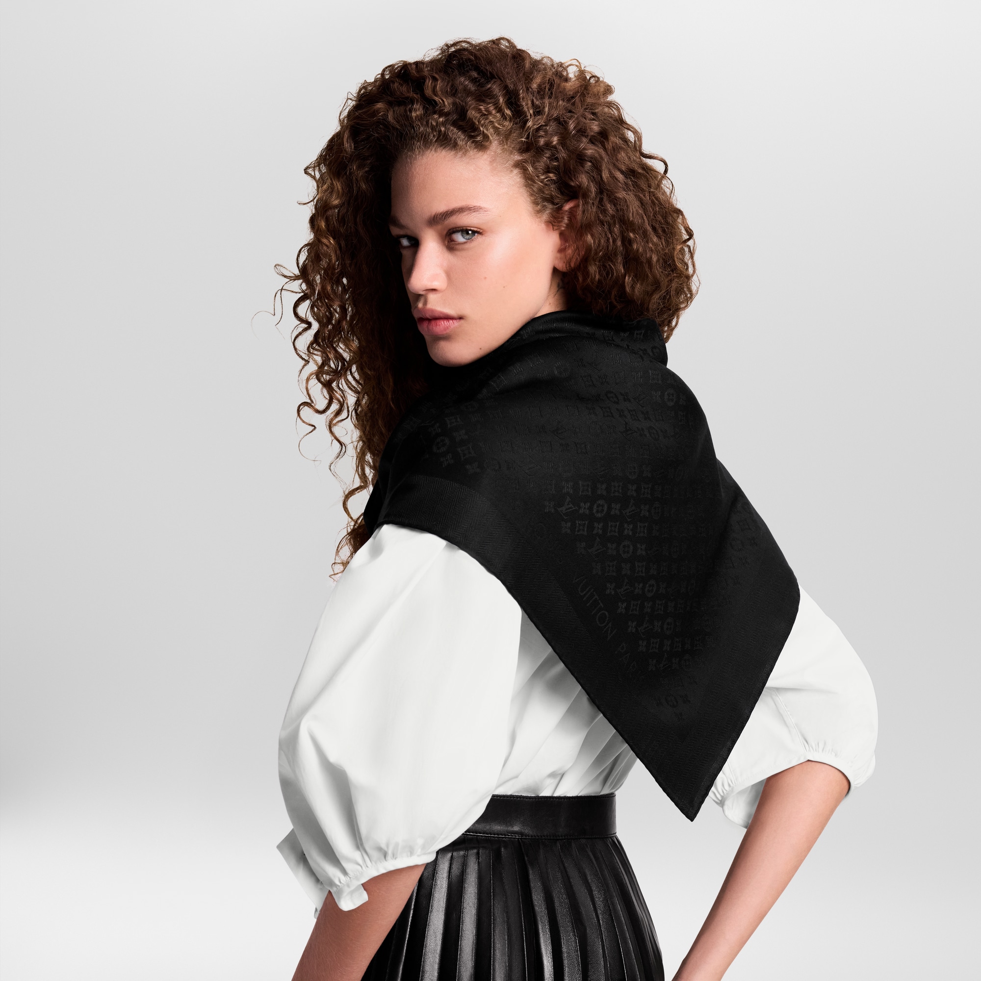 S00 Accessories Shawls and Stoles Evermore Shawl | Louis Vuitton ® (Product zoom)