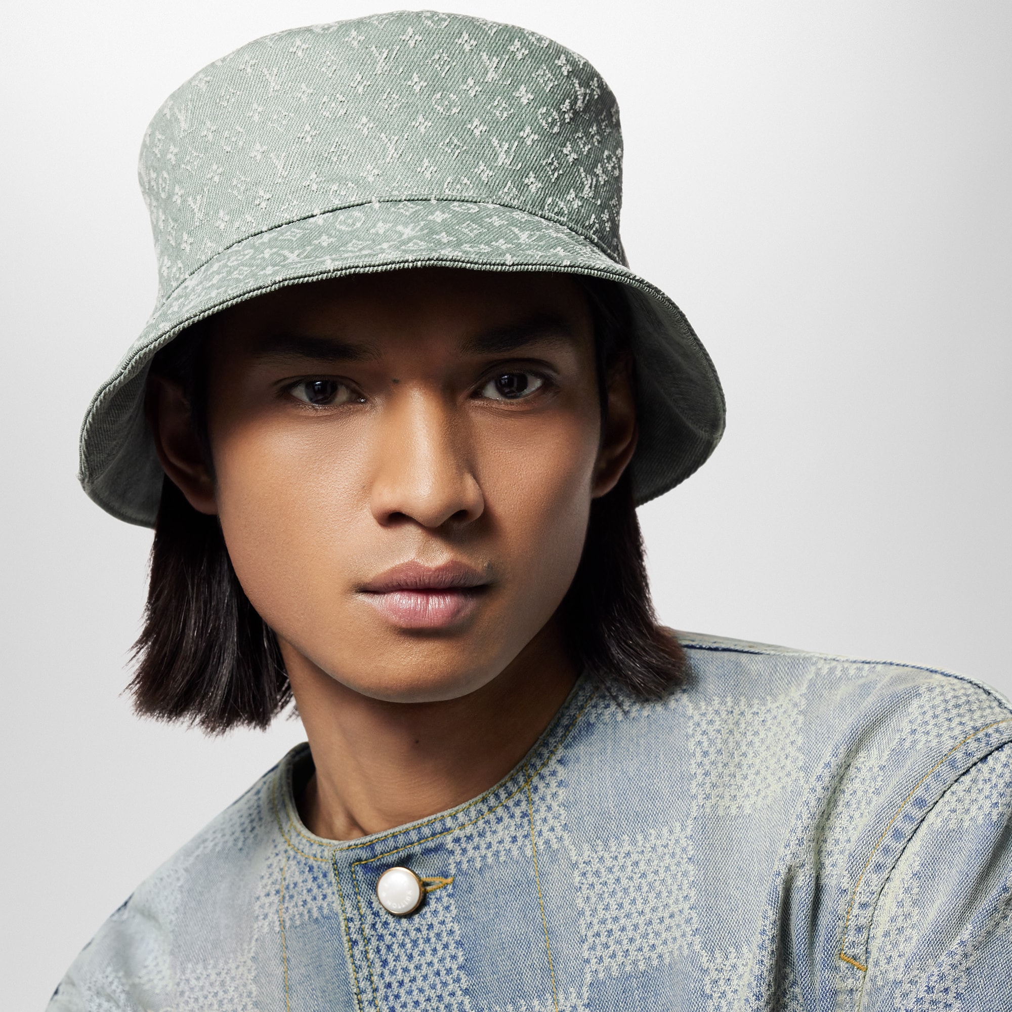 S00 Accessories Hats, Beanies and Gloves Everyday Reversible Bucket Hat | Louis Vuitton ® (Product zoom)