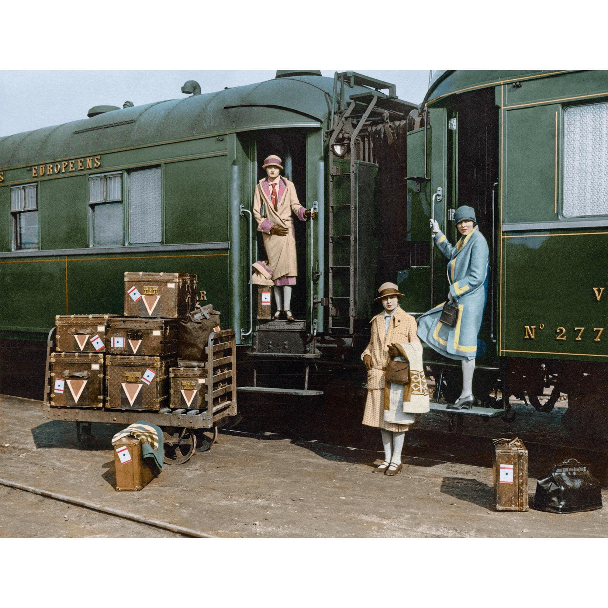  Library Hard Cover Books Extraordinary Voyages | Louis Vuitton ® (Product zoom)