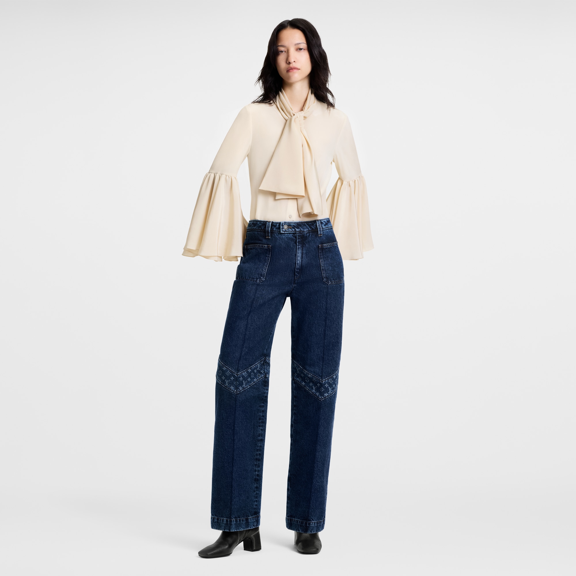  Ready-to-Wear Tops Flared Sleeve Lavallière Blouse | Louis Vuitton ® (Product zoom)