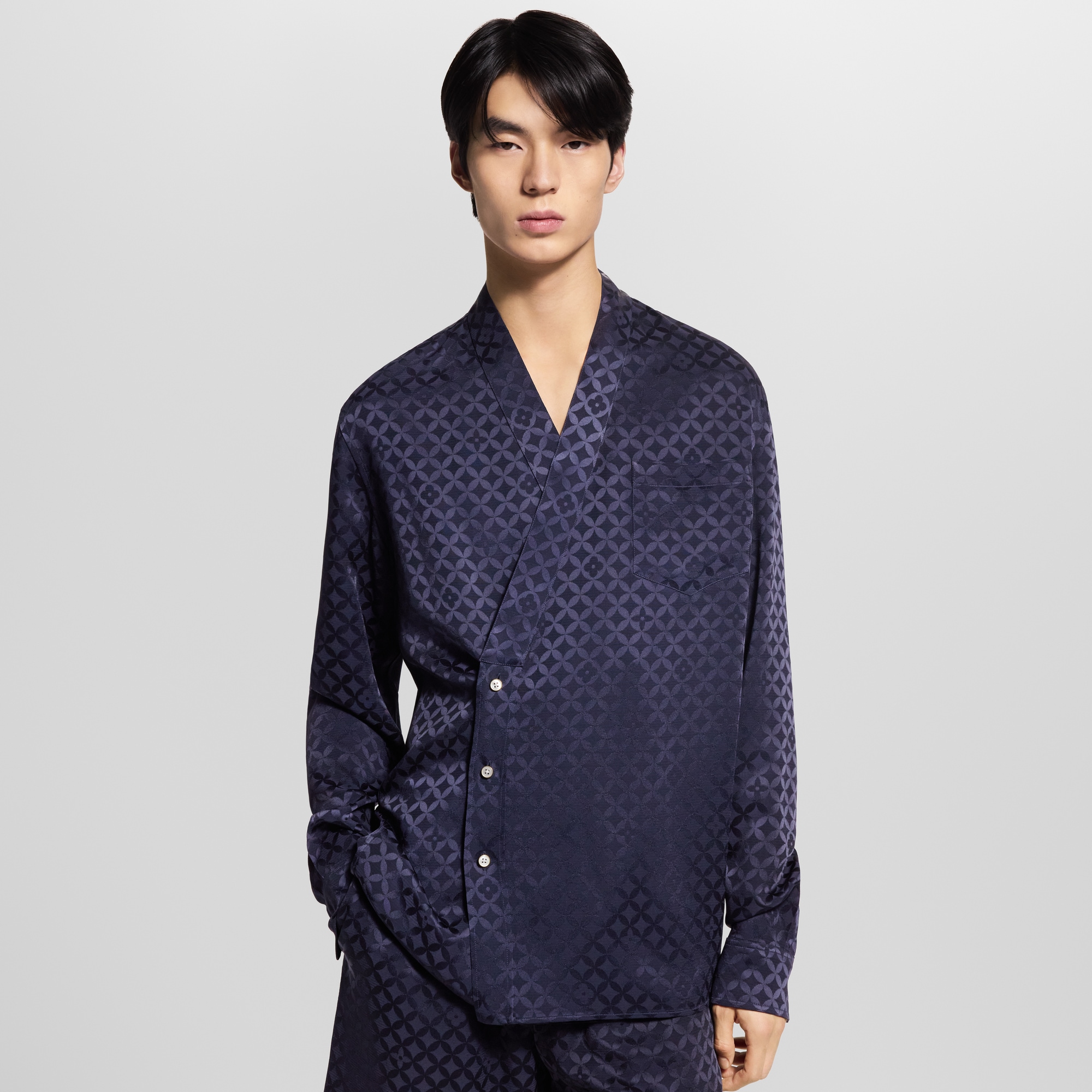 Ready-to-Wear Shirts Graphic Jacquard Long-Sleeved Kimono Shirt | Louis Vuitton ® (Product zoom)