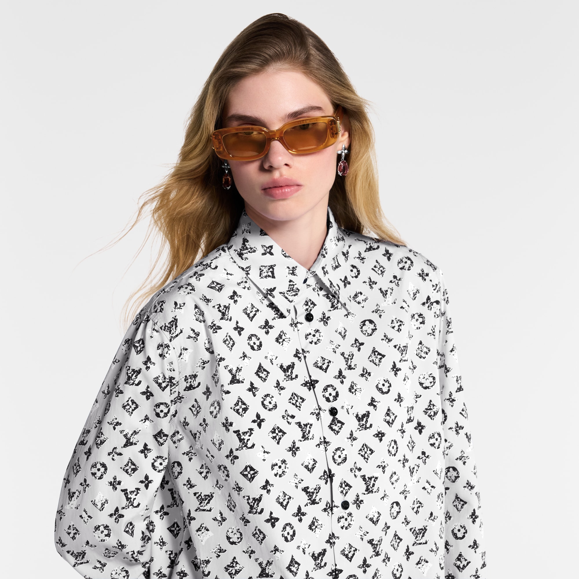  Ready-to-Wear Tops Graphic Monogram Shirt | Louis Vuitton ® (Product zoom)