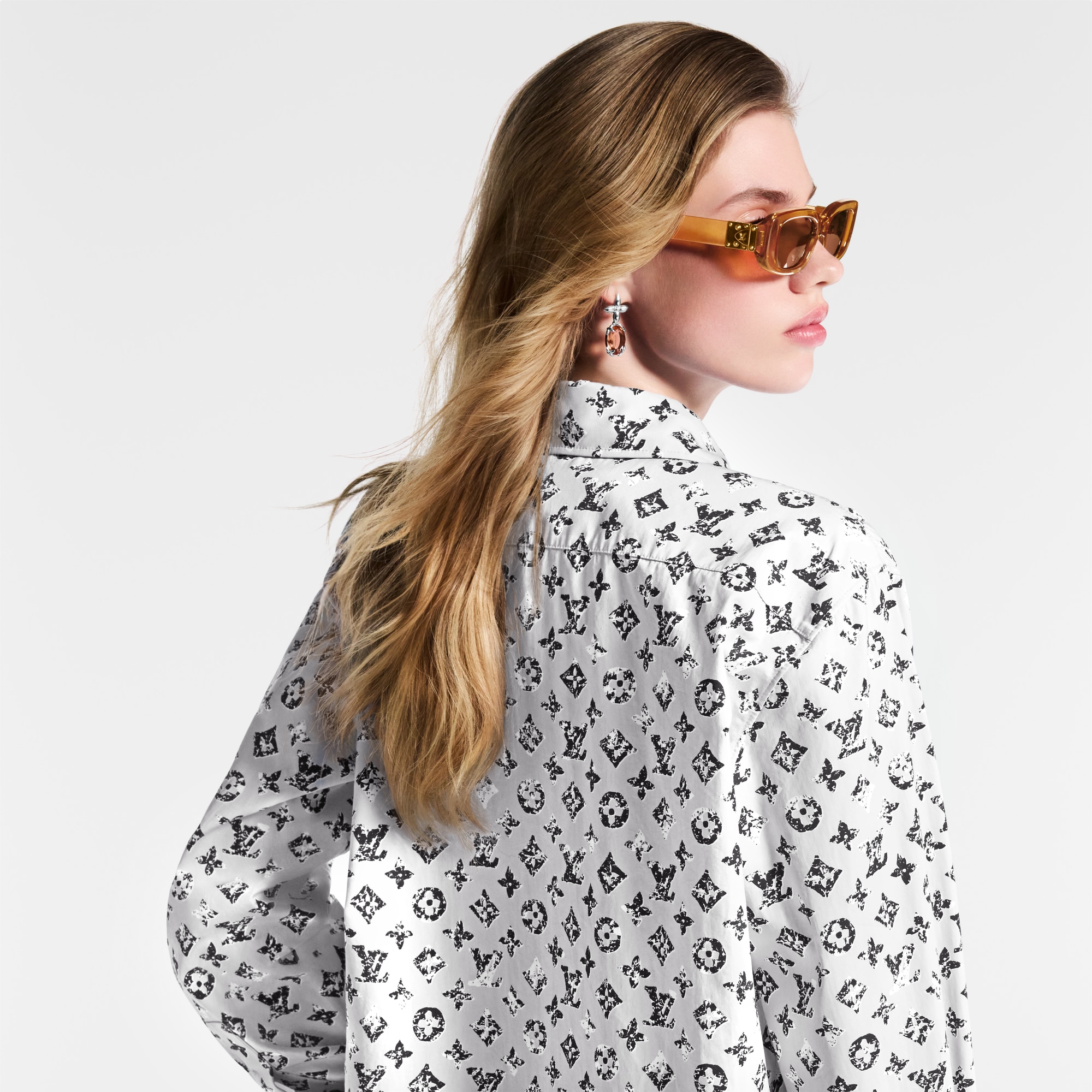  Ready-to-Wear Tops Graphic Monogram Shirt | Louis Vuitton ® (Product zoom)