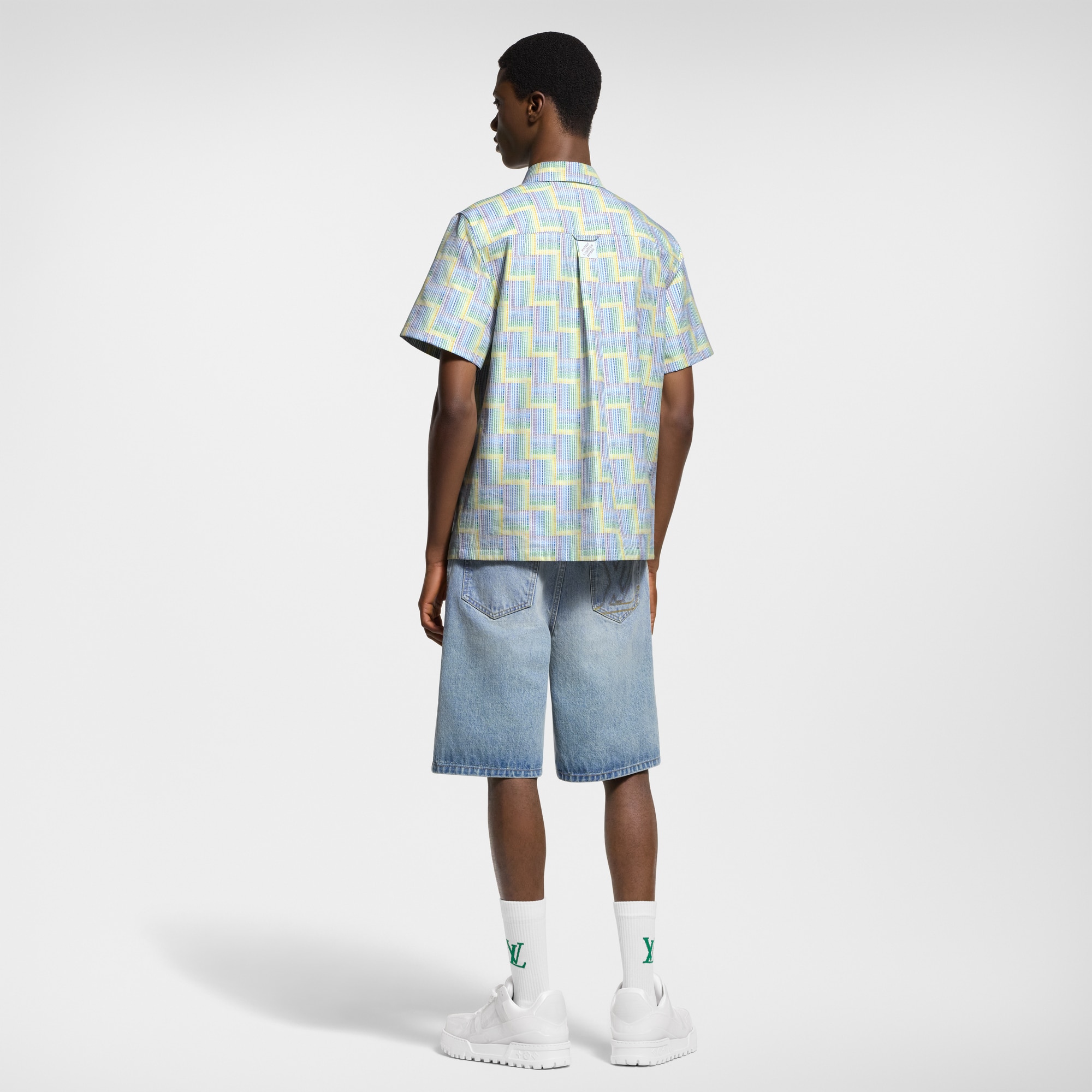  Ready-to-Wear Shirts Graphic Printed Short-Sleeved Shirt | Louis Vuitton ® (Product zoom)