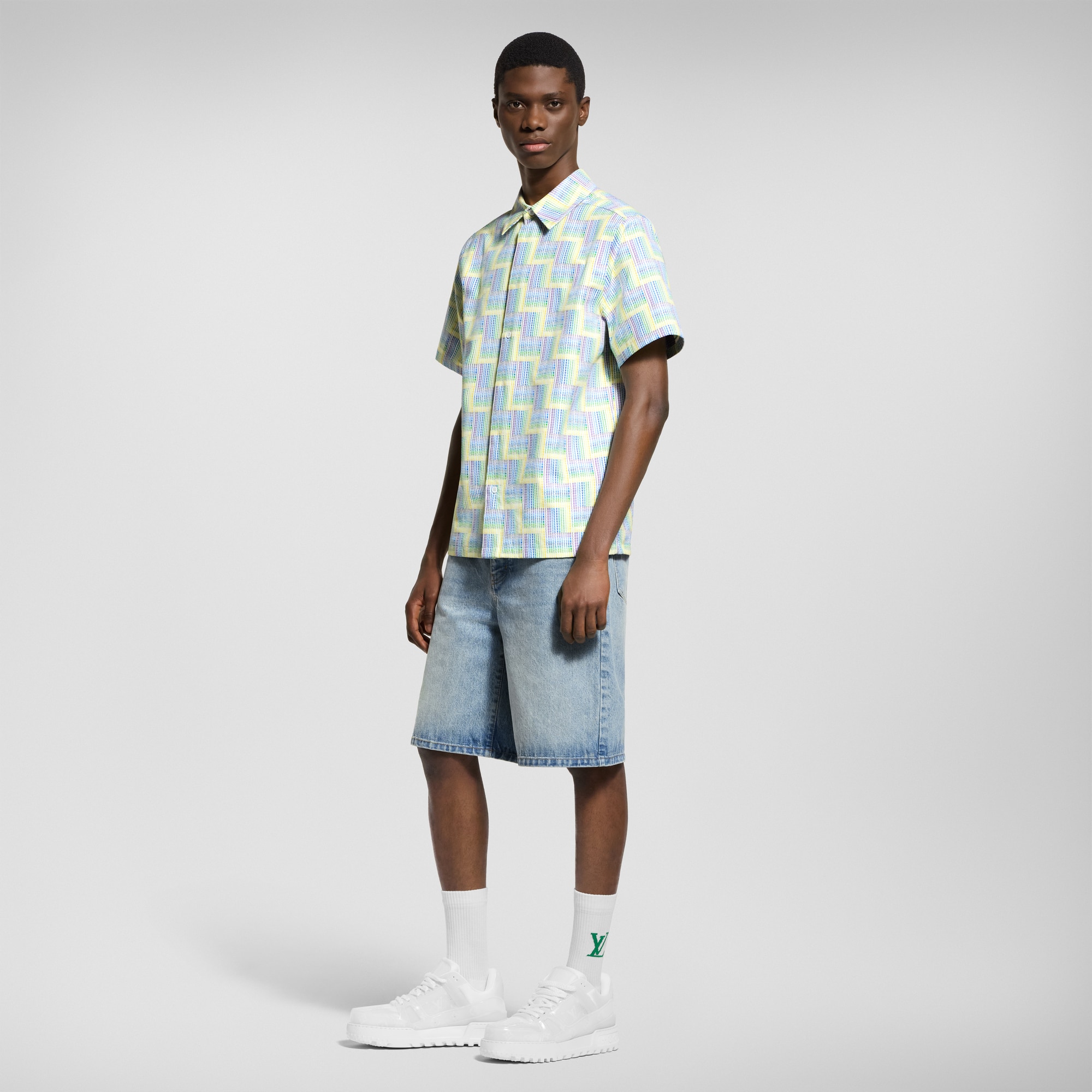  Ready-to-Wear Shirts Graphic Printed Short-Sleeved Shirt | Louis Vuitton ® (Product zoom)