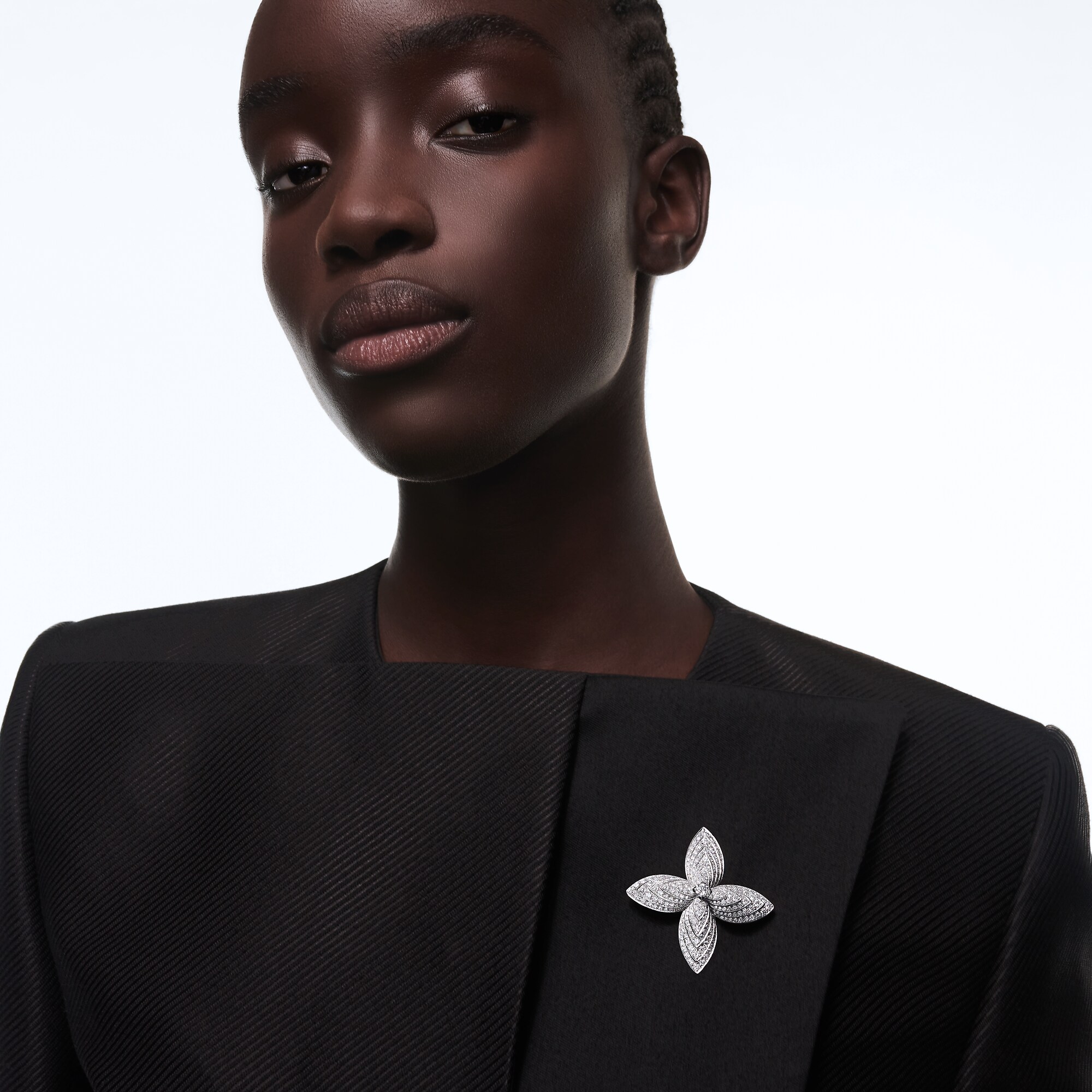 Idylle Blossom Brooch, White Gold & Diamonds