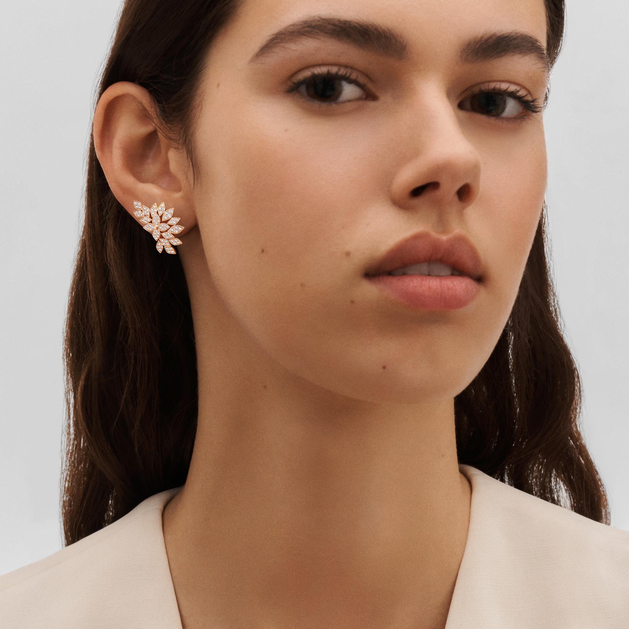  Categories Earrings Idylle Blossom Ear Cuff, Pink Gold And Diamonds - Per Unit | Louis Vuitton ® (Product zoom)