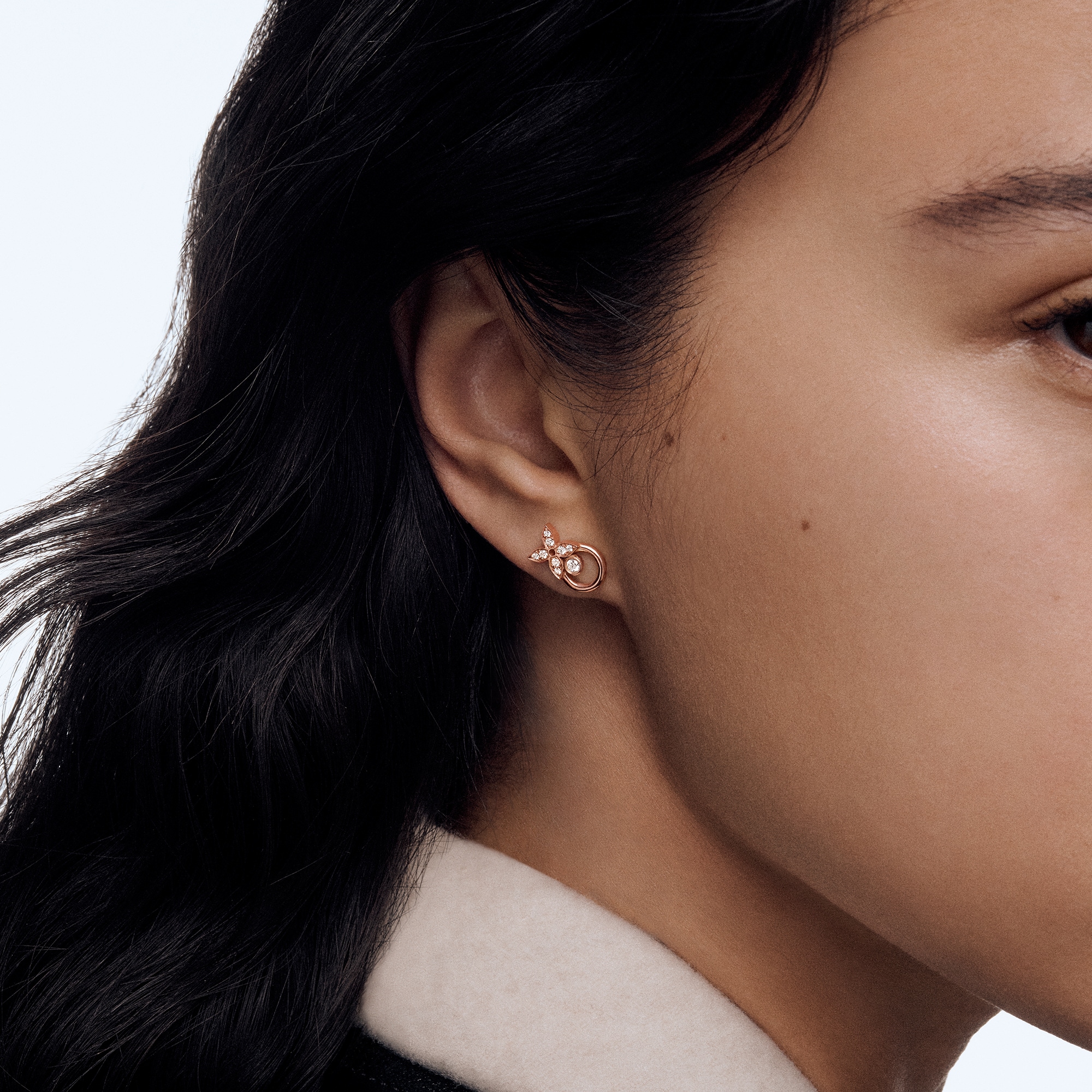  Categories Earrings Idylle Blossom Earrings, Pink Gold and Diamonds | Louis Vuitton ® (Product zoom)