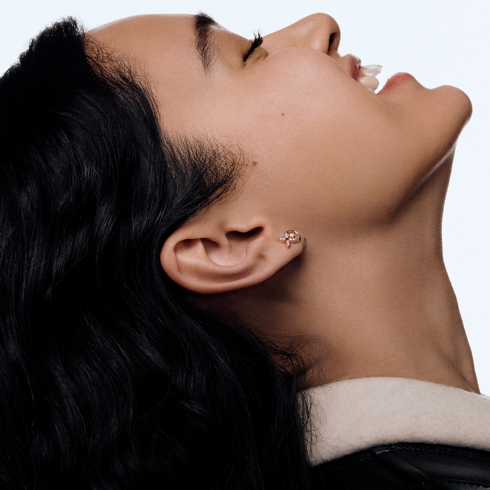  Categories Earrings Idylle Blossom Earrings, Pink Gold and Diamonds | Louis Vuitton ® (Product zoom)