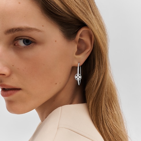 Categories All Fine Jewelry Idylle Blossom Hoops, White Gold And Diamonds | Louis Vuitton ® (Product zoom)