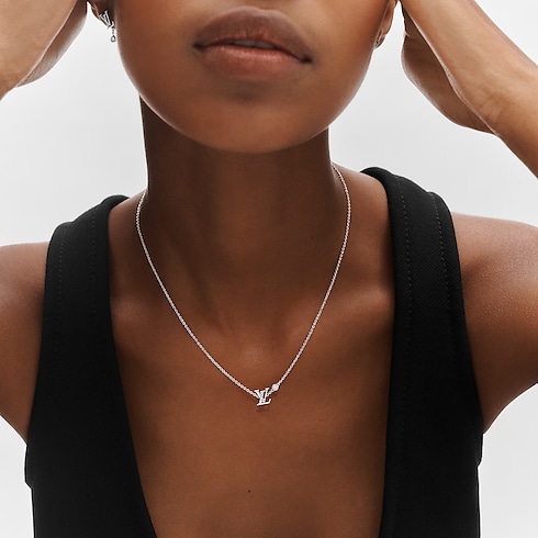 Categories All Fine Jewelry Idylle Blossom LV Pendant, White Gold and Diamond | Louis Vuitton ® (Product zoom)