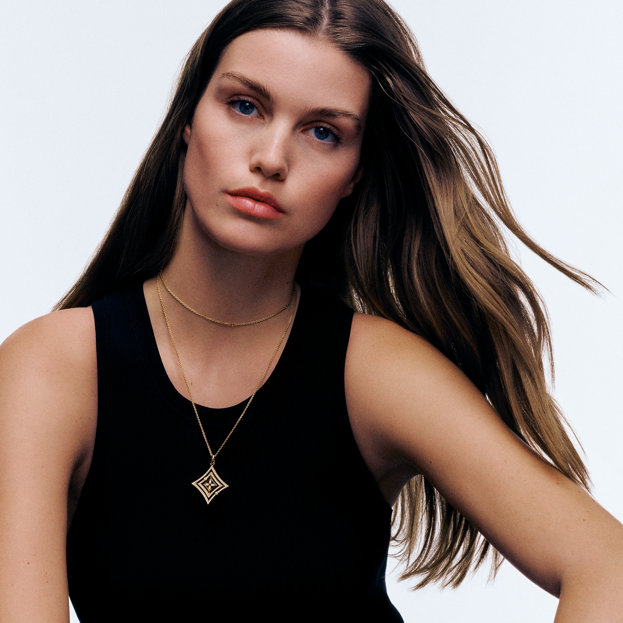  Categories All Fine Jewelry Idylle Blossom Medallion, Yellow Gold And Diamonds | Louis Vuitton ® (Product zoom)