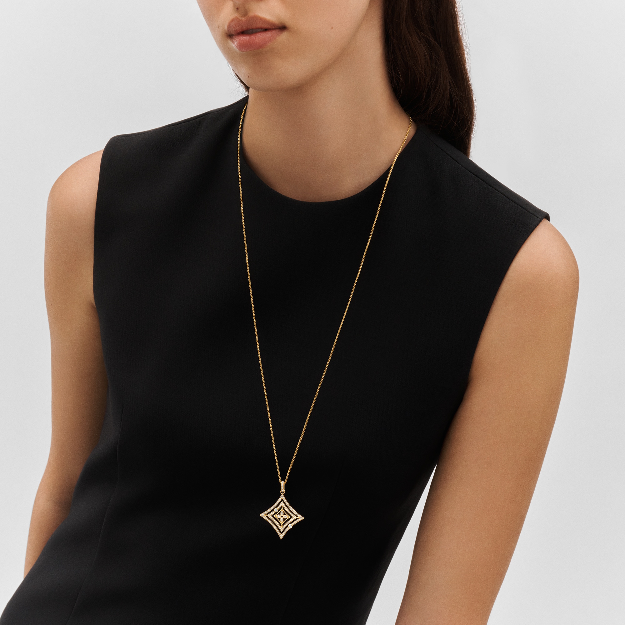  Categories All Fine Jewelry Idylle Blossom Medallion, Yellow Gold And Diamonds | Louis Vuitton ® (Product zoom)