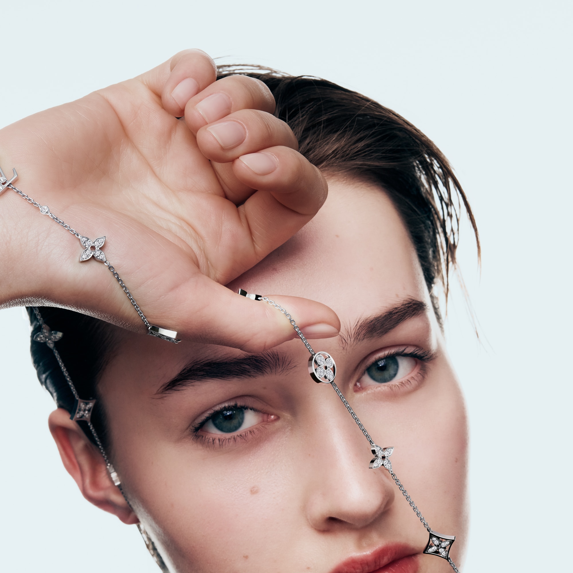  Categories Necklaces and Pendants  Idylle Blossom Multi-Motif Long Necklace, White Gold and Diamonds | Louis Vuitton ® (Product zoom)