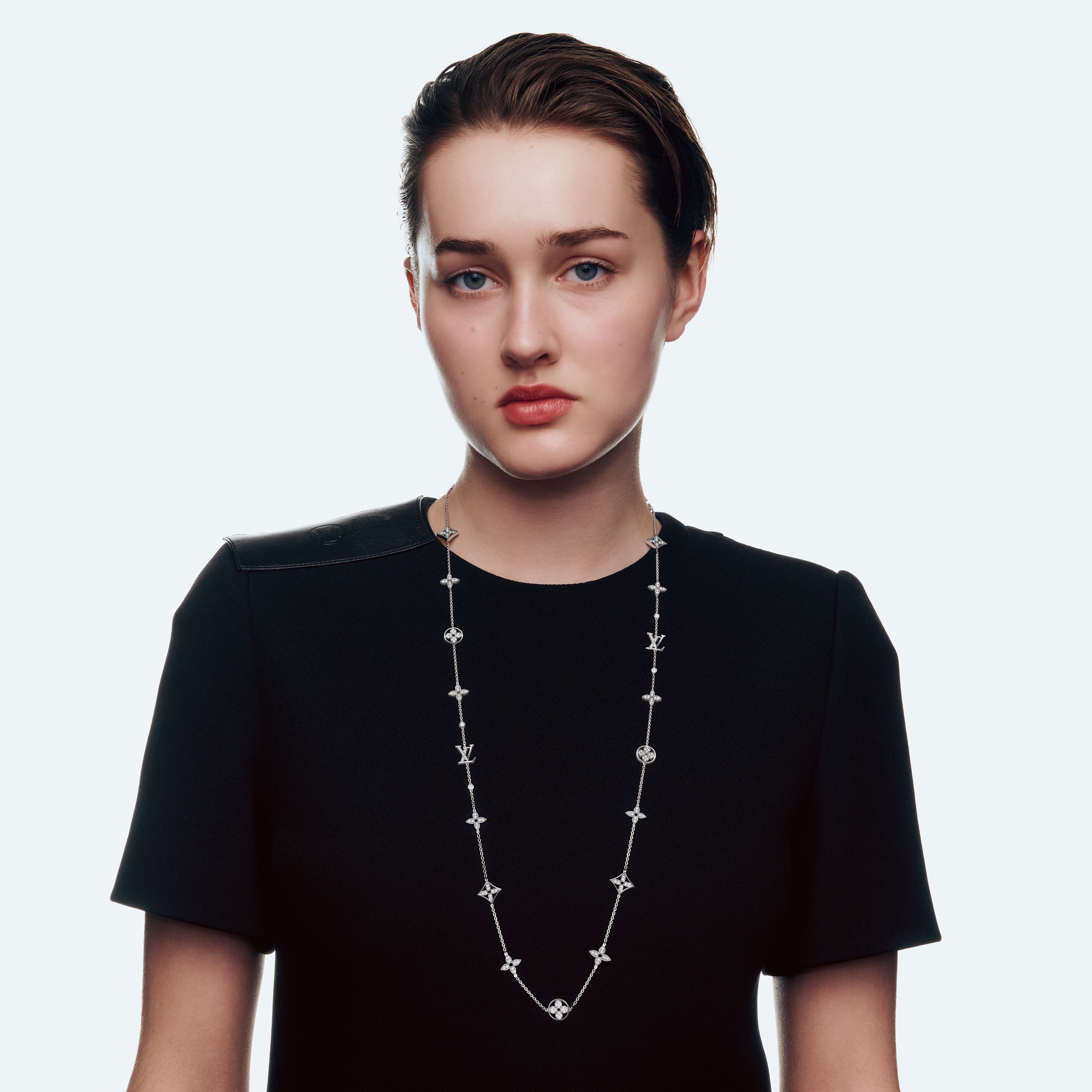 Categories Necklaces and Pendants  Idylle Blossom Multi-Motif Long Necklace, White Gold and Diamonds | Louis Vuitton ® (Product zoom)