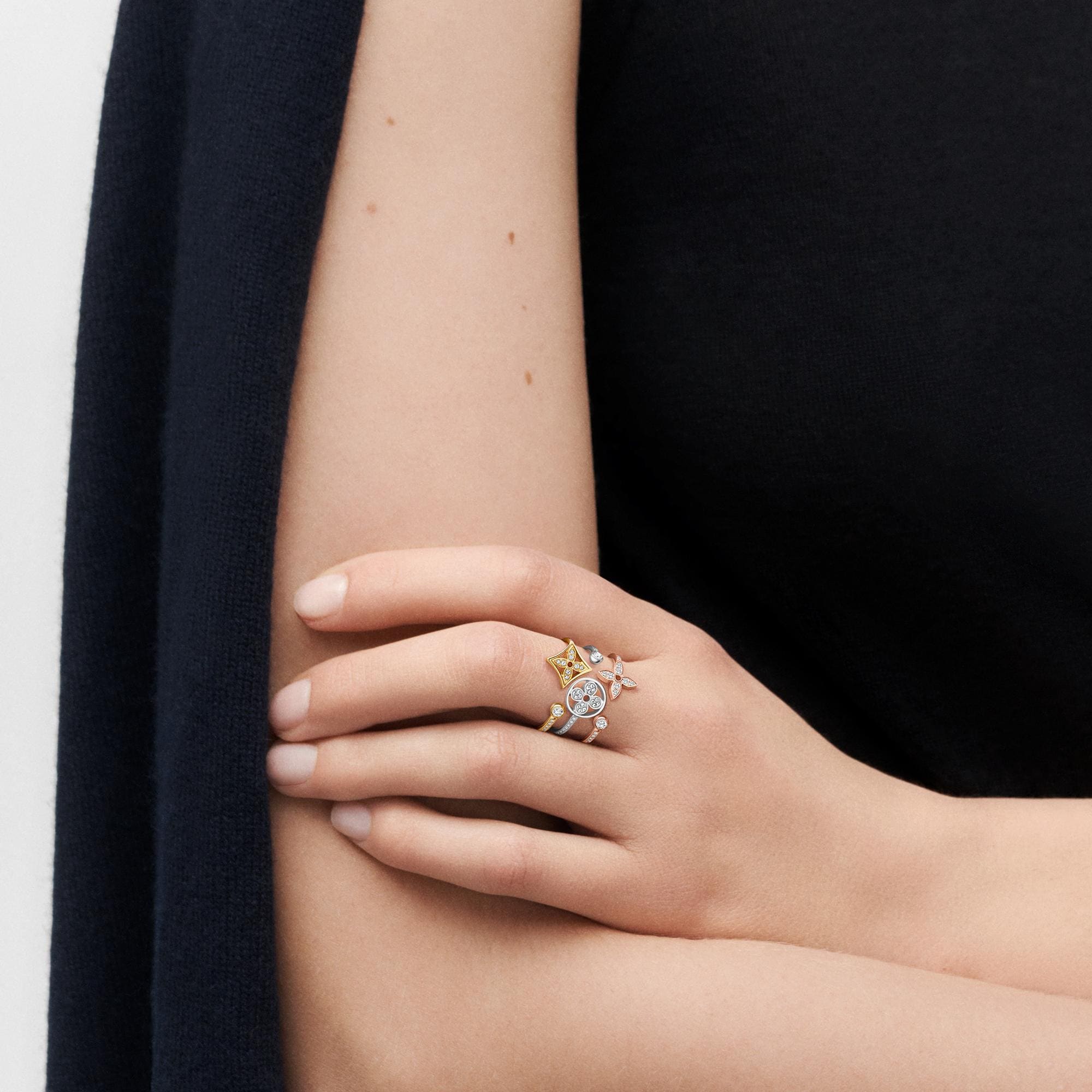  Categories All Fine Jewelry Idylle Blossom Paved Ring, 3 Golds And Diamonds | Louis Vuitton ® (Product zoom)