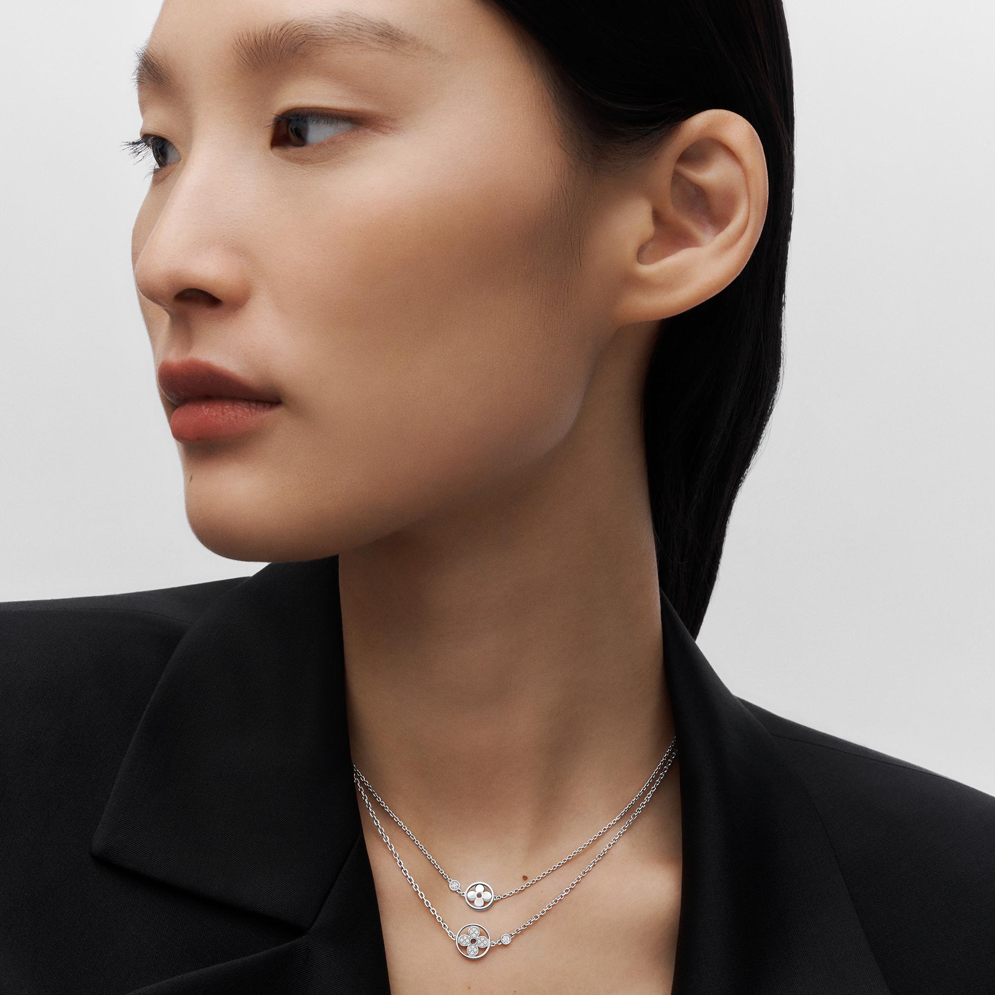  Categories Necklaces and Pendants  Idylle Blossom Pendant, White Gold And Diamonds | Louis Vuitton ® (Product zoom)
