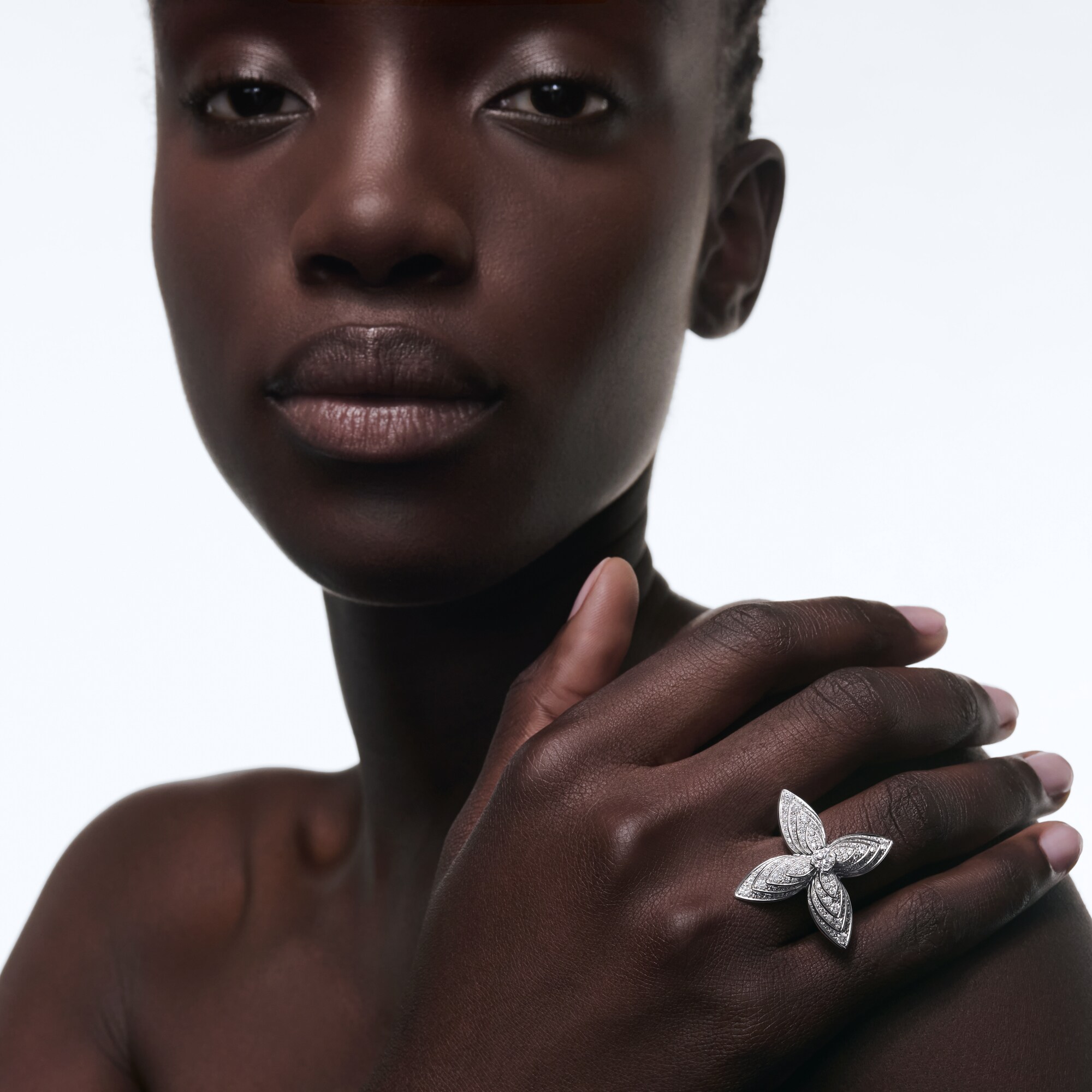  Jewelry Rings Idylle Blossom Ring, White Gold & Diamonds | Louis Vuitton ® (Product zoom)