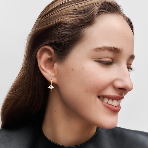 Categories Earrings Idylle Blossom Small Hoop, Yellow Gold And Diamond - Per Unit | Louis Vuitton ® (Product zoom)