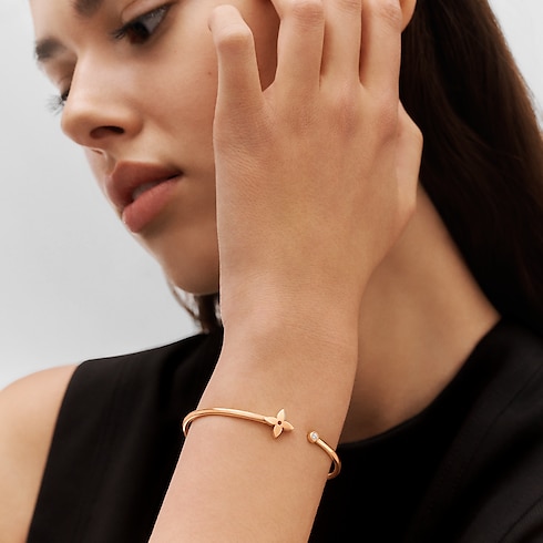 Categories All Fine Jewelry Idylle Blossom Twist Bracelet, Pink Gold | Louis Vuitton ® (Product zoom)