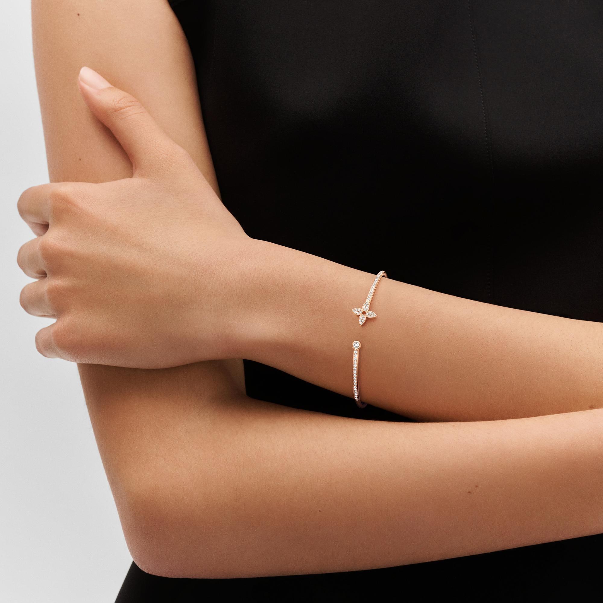  Categories All Fine Jewelry Idylle Blossom Twist Bracelet, Pink Gold And Diamonds | Louis Vuitton ® (Product zoom)