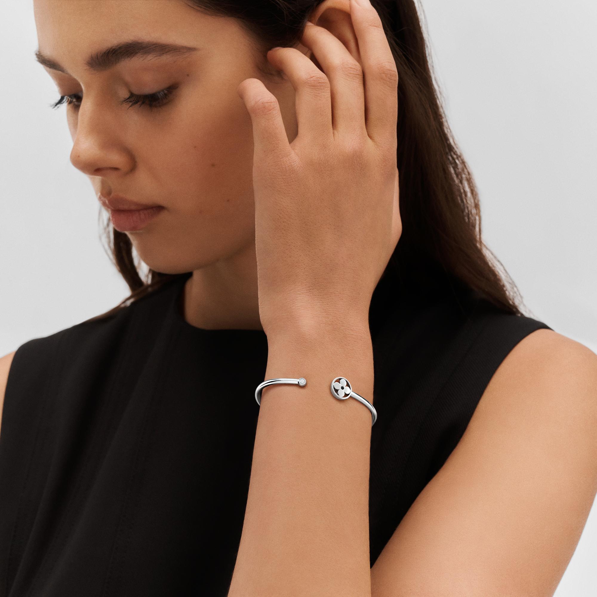  Categories All Fine Jewelry Idylle Blossom Twist Bracelet, White Gold | Louis Vuitton ® (Product zoom)