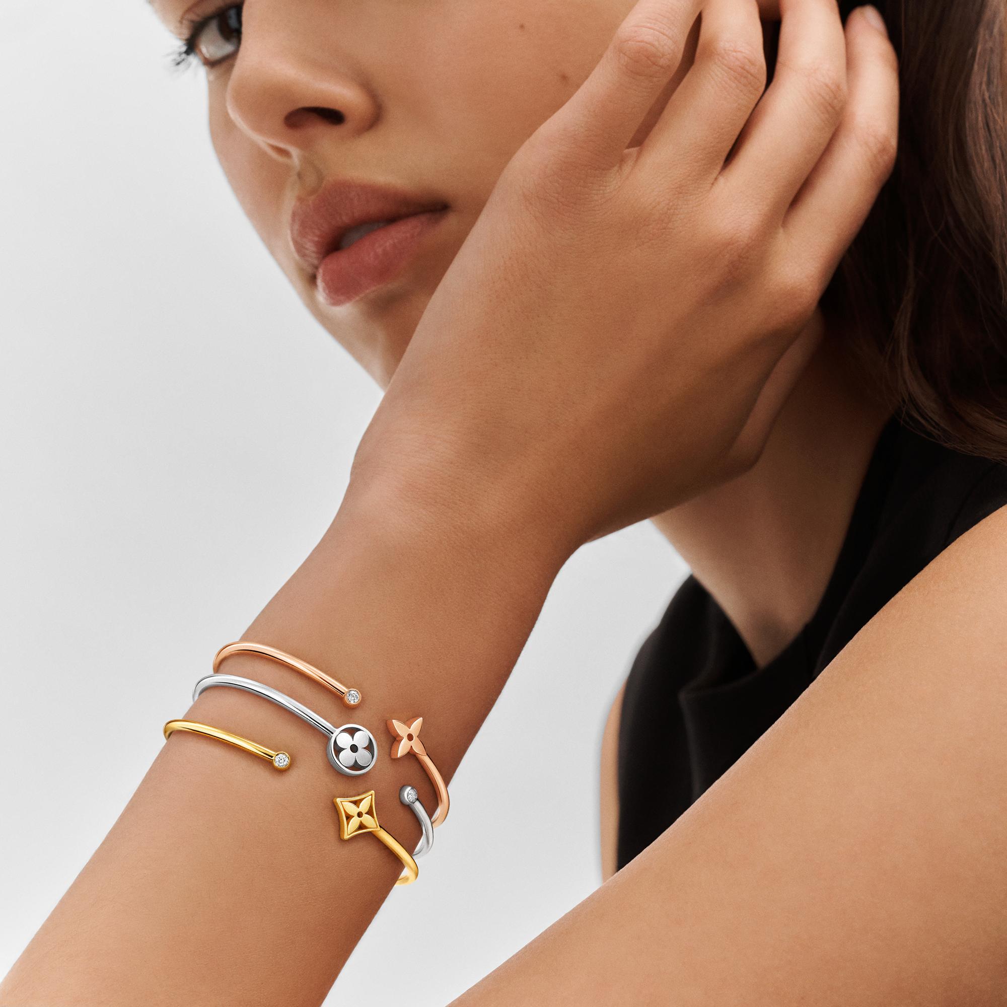  Categories All Fine Jewelry Idylle Blossom Twist Bracelet, Yellow Gold | Louis Vuitton ® (Product zoom)