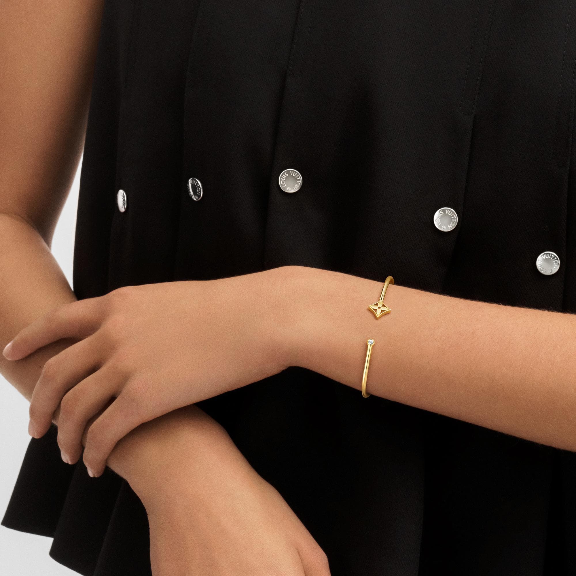  Categories All Fine Jewelry Idylle Blossom Twist Bracelet, Yellow Gold | Louis Vuitton ® (Product zoom)