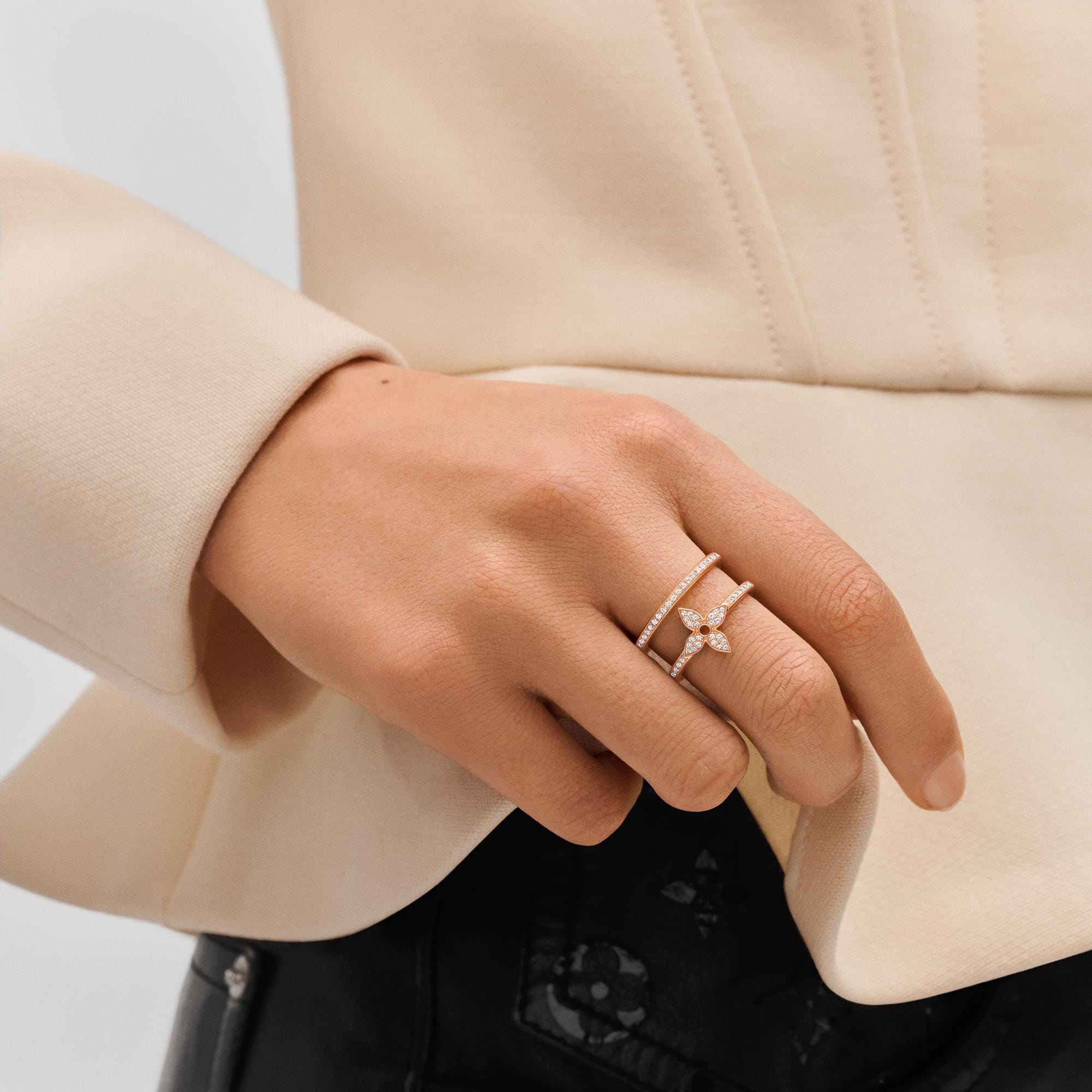  Categories All Fine Jewelry Idylle Blossom Two-Row Ring, Pink Gold And Diamonds | Louis Vuitton ® (Product zoom)