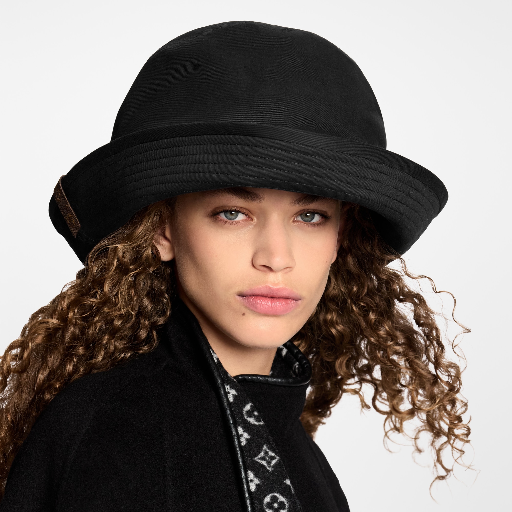 S00 Accessories Hats and Gloves L’Oversized Bob | Louis Vuitton ® (Product zoom)
