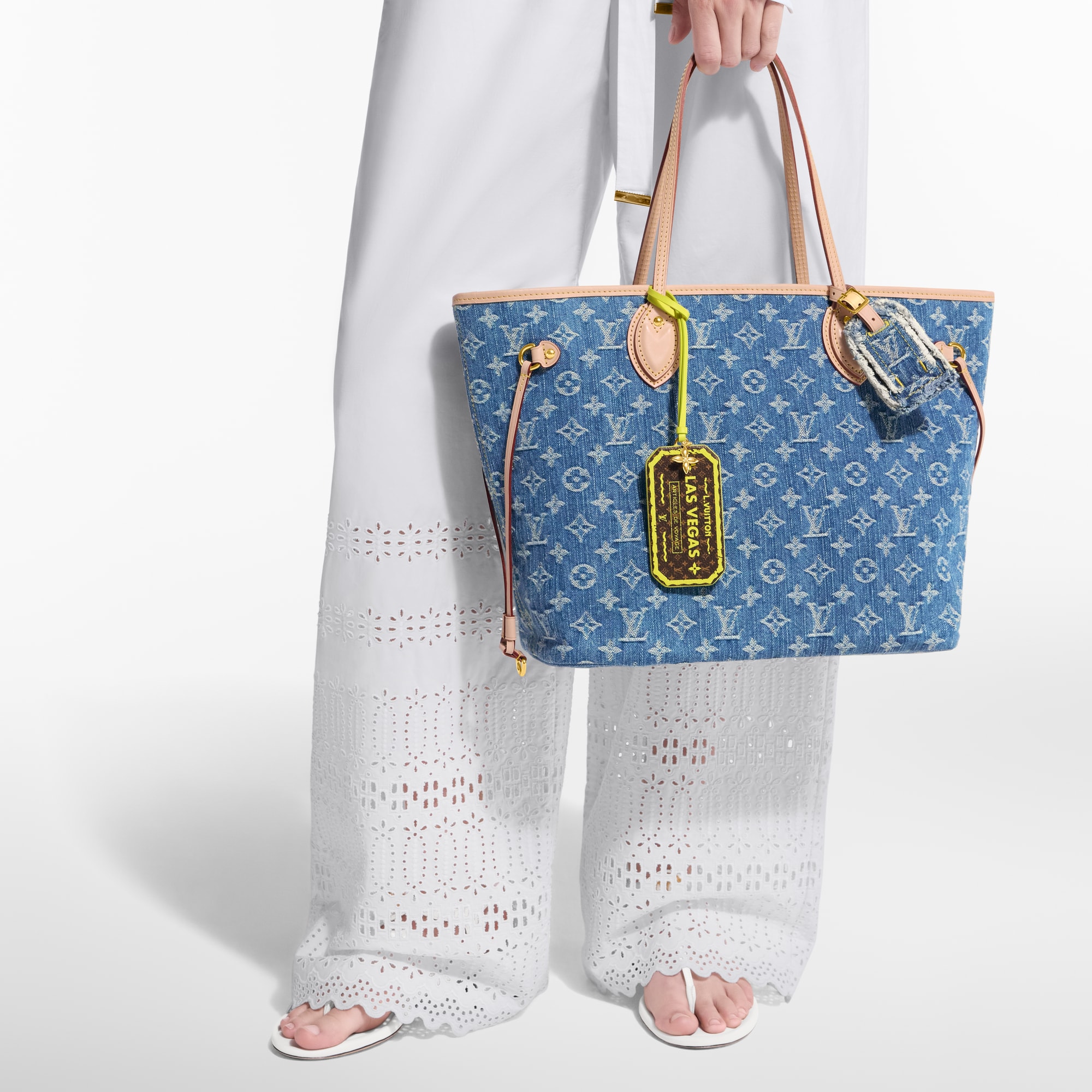 S00 Accessories Key Holders and Bag Charms Las Vegas Beach Pass Bag Charm | Louis Vuitton ® (Product zoom)
