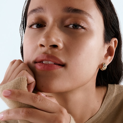 Categories Earrings Le Damier de Louis Vuitton Double Hoops, Yellow Gold and Diamonds | Louis Vuitton ® (Product zoom)