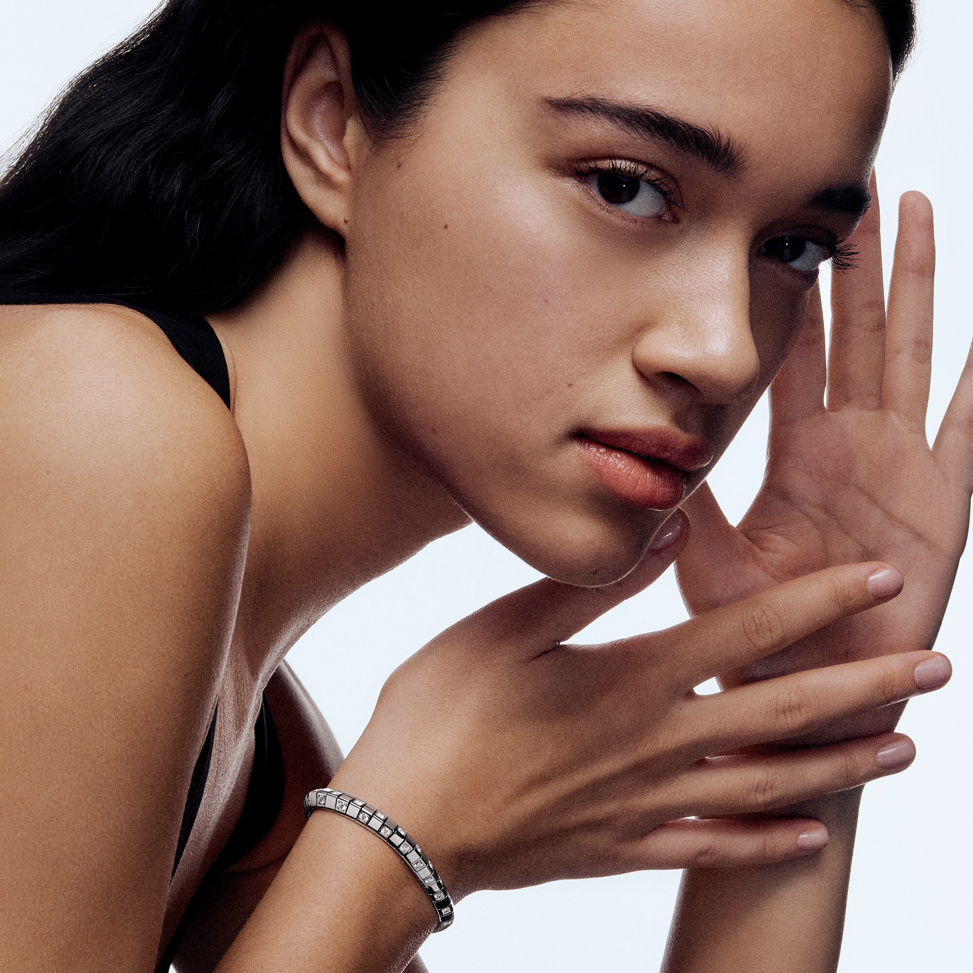  Categories Bracelets Le Damier de Louis Vuitton Large Bracelet, White Gold and Diamonds | Louis Vuitton ® (Product zoom)