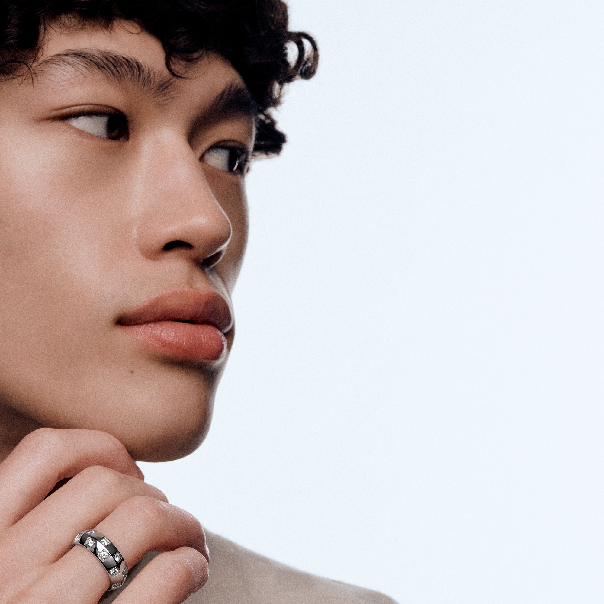  Categories Rings Le Damier de Louis Vuitton Large Ring, White Gold and Diamonds | Louis Vuitton ® (Product zoom)